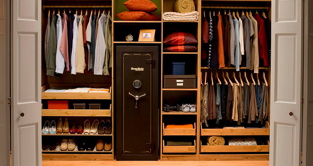 Где лучше расположить сейф, чтобы его было трудно обнаружить, но при этом было удобно пользоваться?